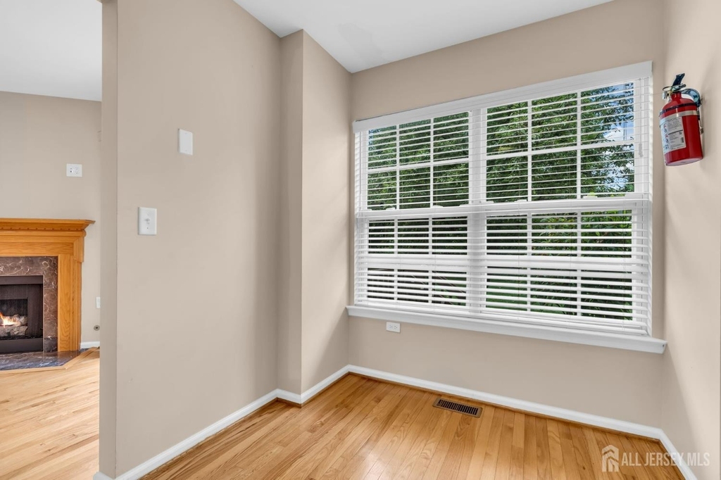 8 Edith Drive - Photo 17