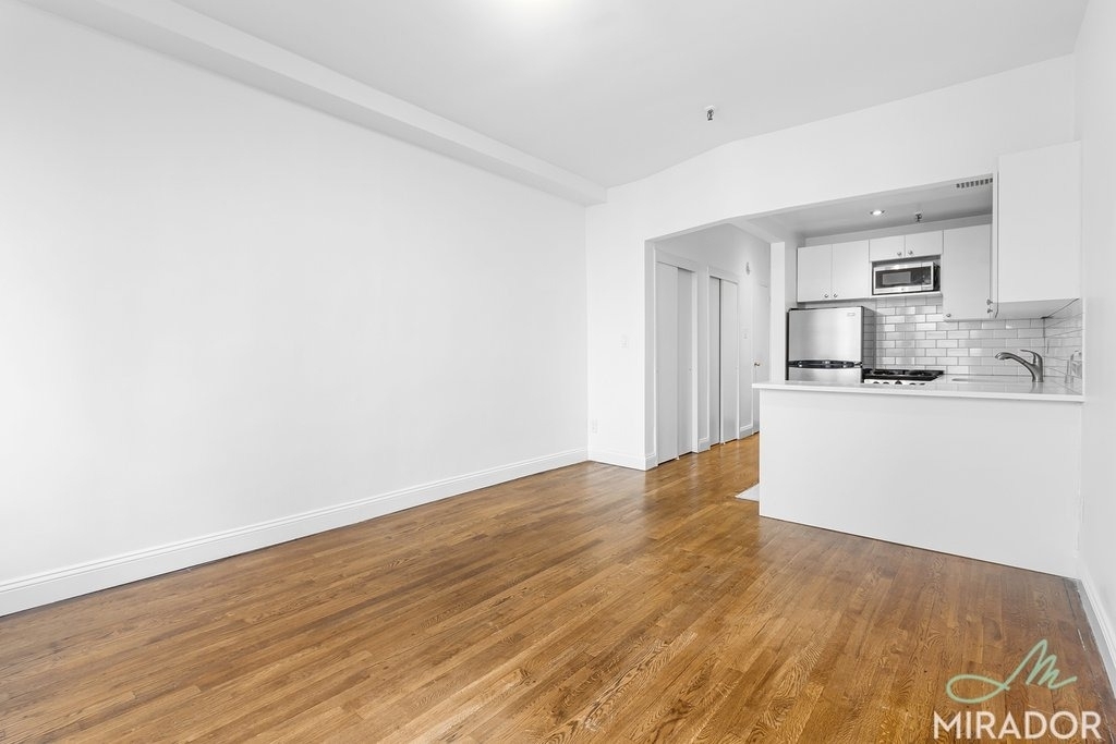1435 York Avenue - Photo 3
