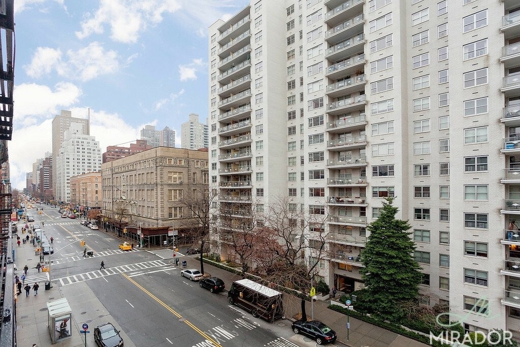 1435 York Avenue - Photo 12