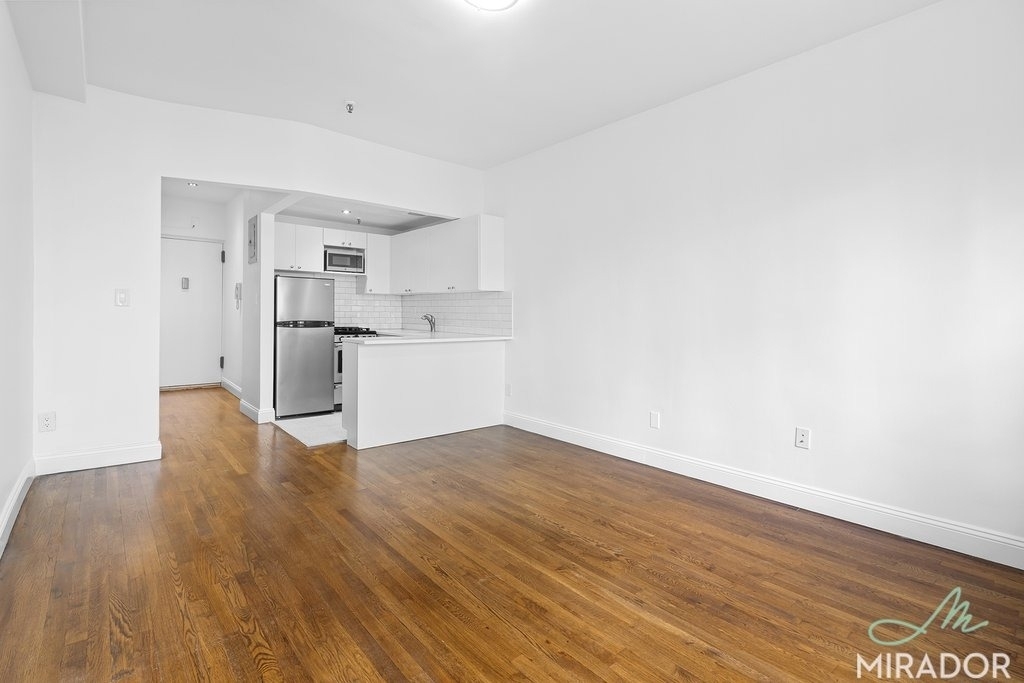 1435 York Avenue - Photo 4