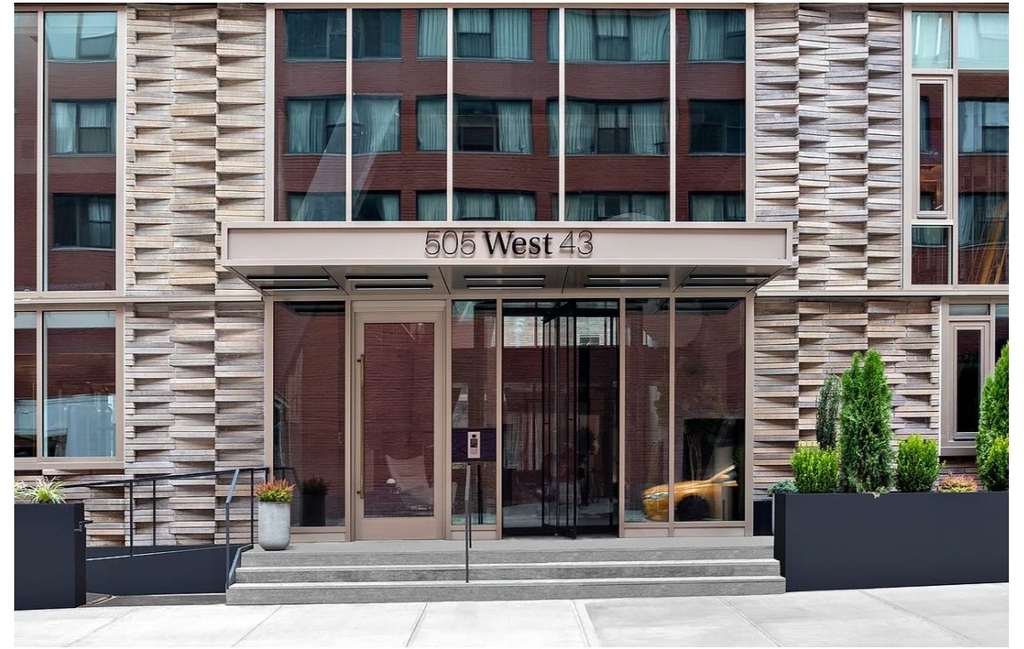 505 W 43rd Street - Photo 14
