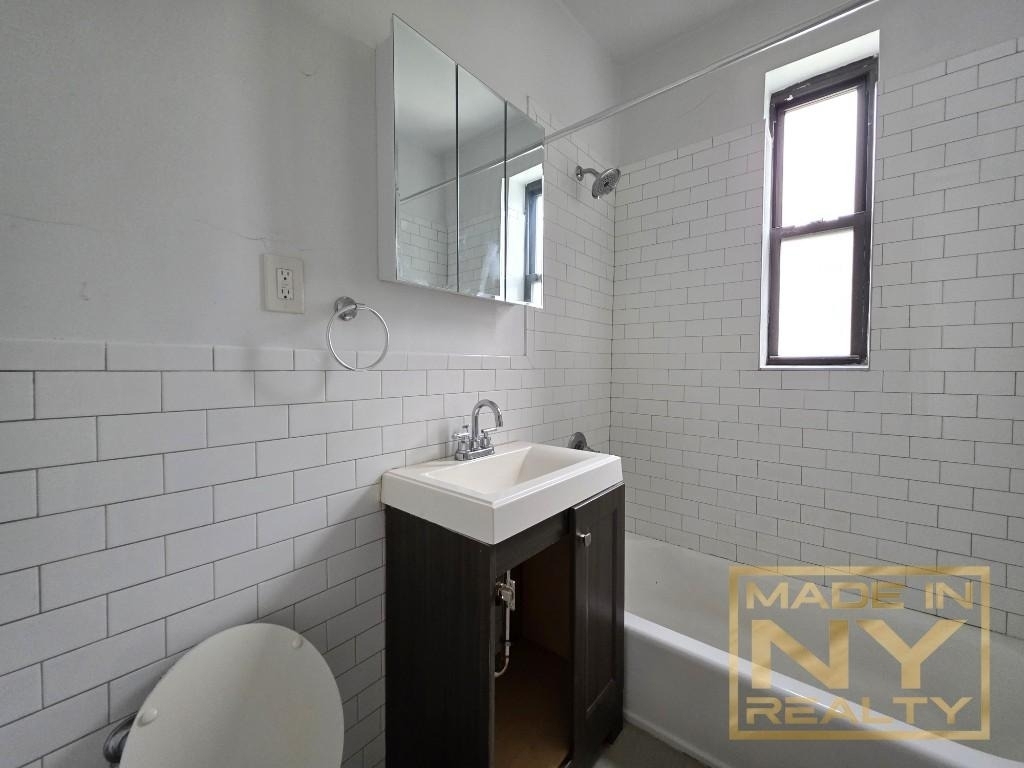 25-21 31st Avenue - Photo 4