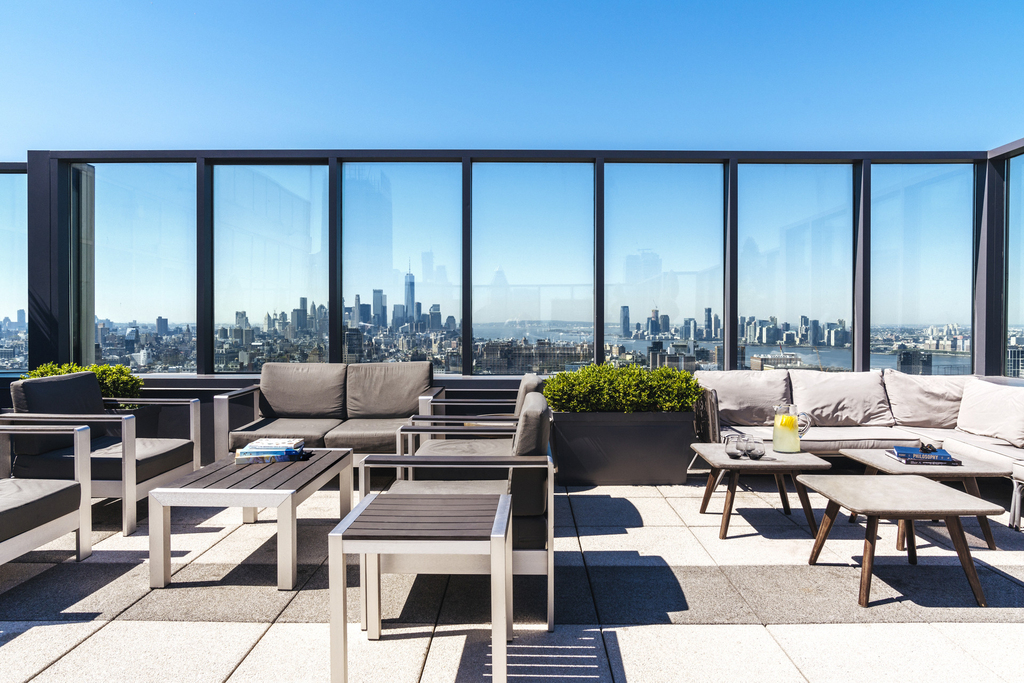 315 W 33rd Street - Photo 5