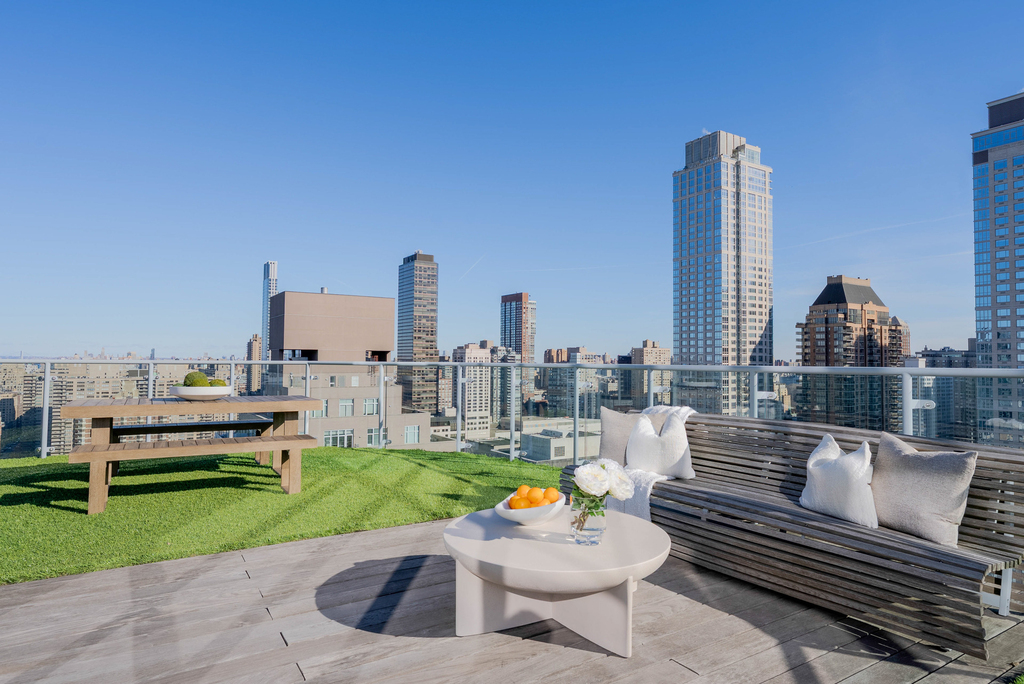 555 W 59th Street - Photo 2