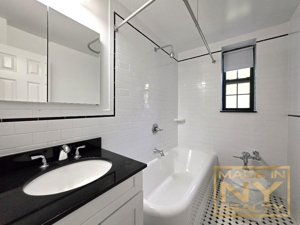 51-01 39th Avenue - Photo 6