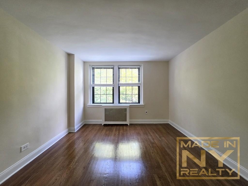 51-01 39th Avenue - Photo 2