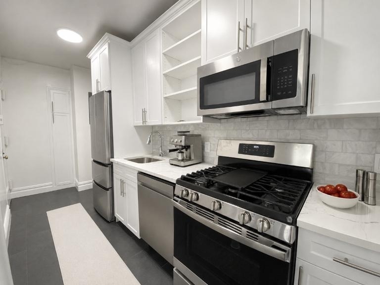 200 W 90th Street - Photo 8