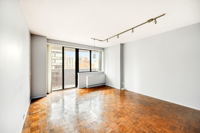 233 E 86th Street - Photo 7