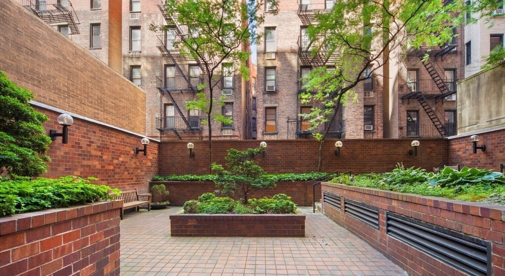 233 E 86th Street - Photo 11