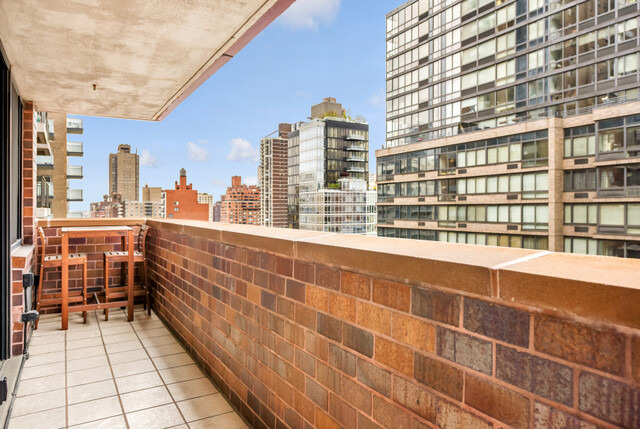 233 E 86th Street - Photo 1