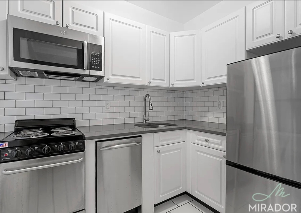 132 E 45th Street - Photo 3