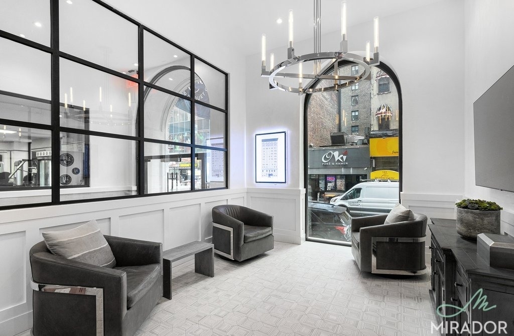 132 E 45th Street - Photo 7