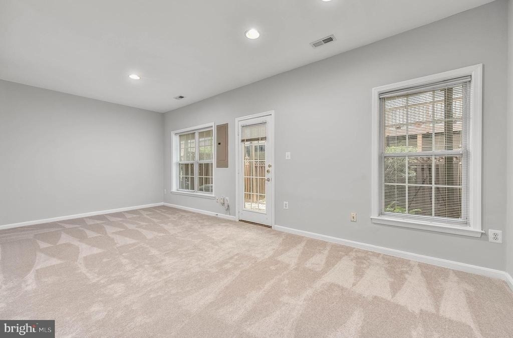 8105 Quinn Terrace - Photo 3