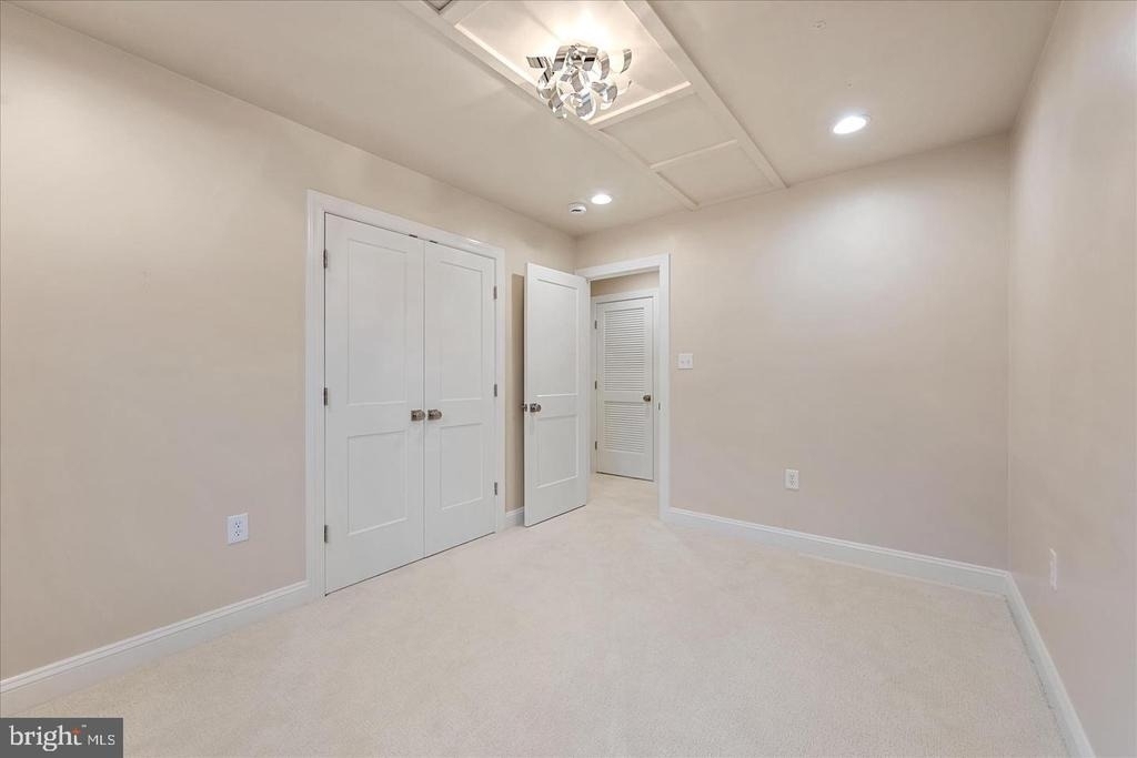 9036 Jeffery Road - Photo 32