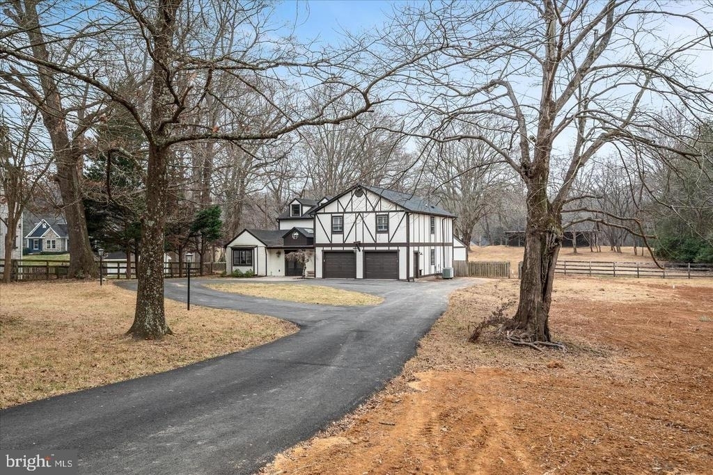 9036 Jeffery Road - Photo 2