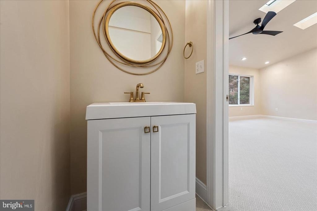 9036 Jeffery Road - Photo 18