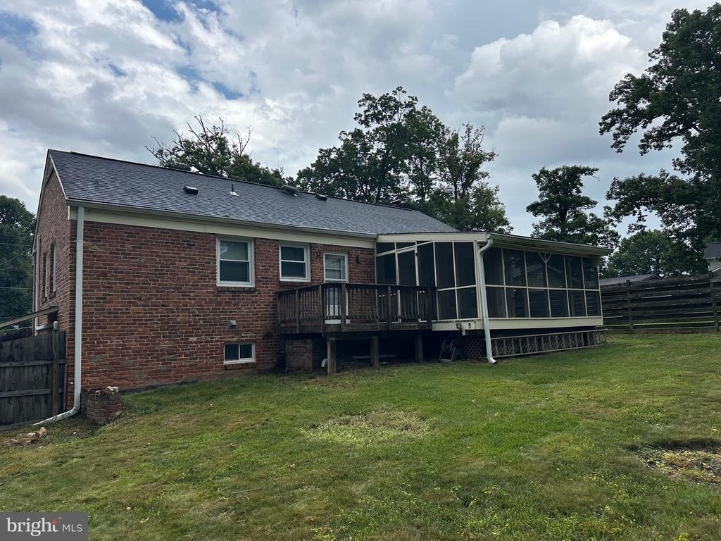 10719 Jones Street - Photo 2
