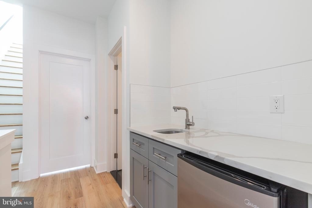 2410 W Master Street - Photo 14