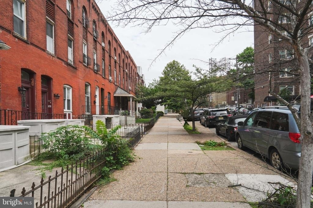 222 S 43rd Street - Photo 2