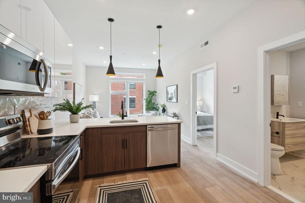 720 W Thompson Street - Photo 3