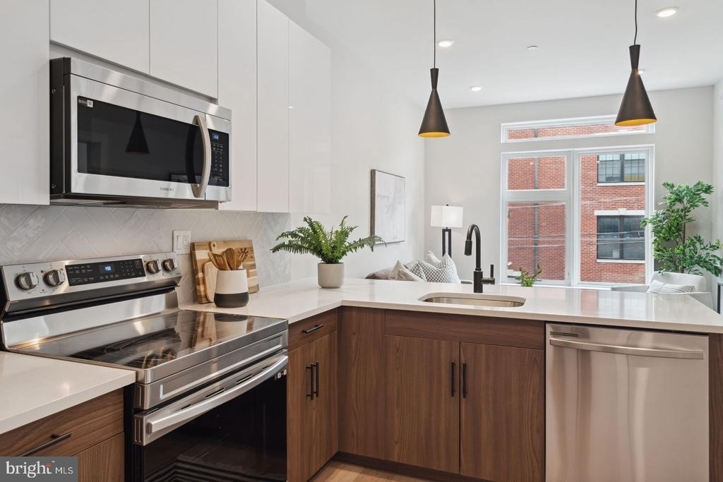 720 W Thompson Street - Photo 1