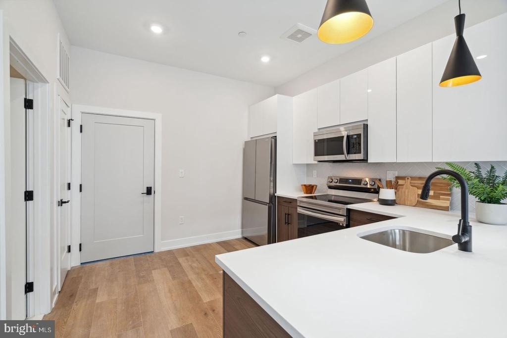 720 W Thompson Street - Photo 8