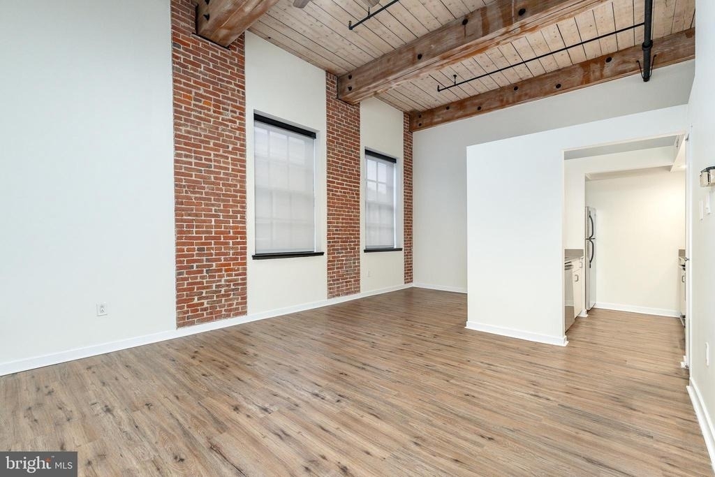 303 Vine Street - Photo 2