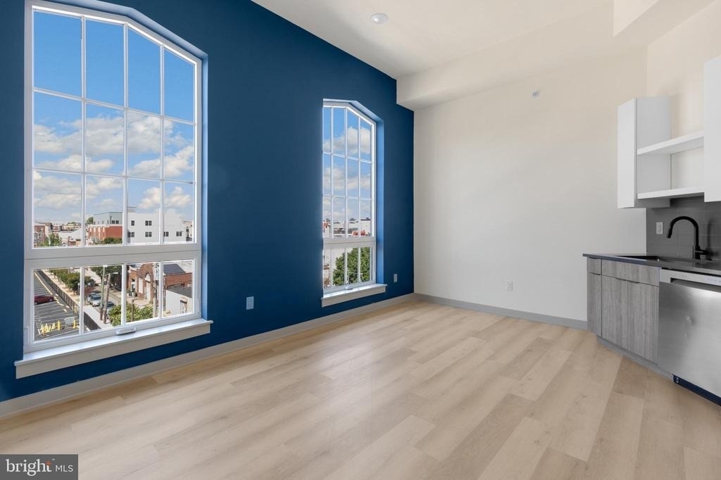 689 N Broad Street - Photo 5