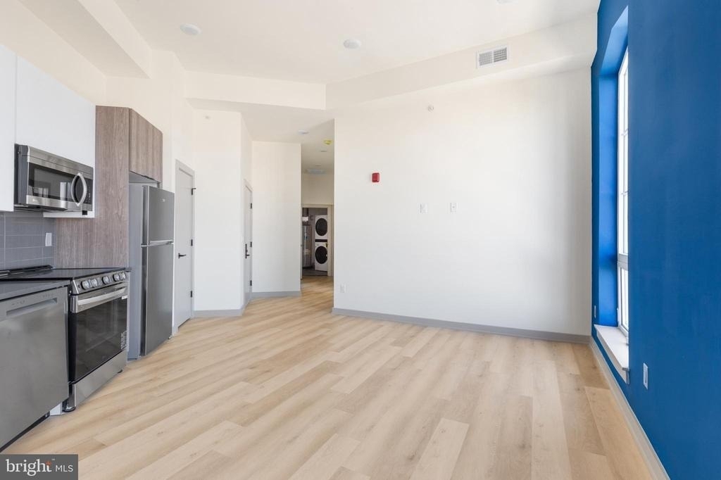 689 N Broad Street - Photo 4