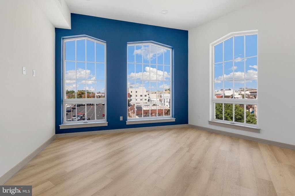 689 N Broad Street - Photo 1