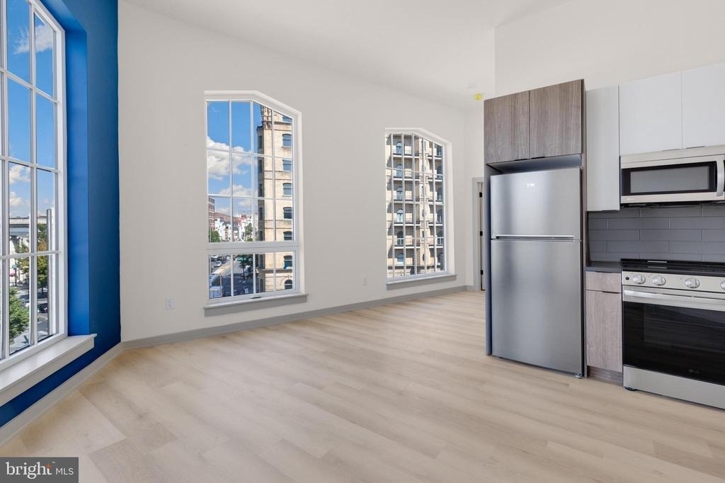689 N Broad Street - Photo 5