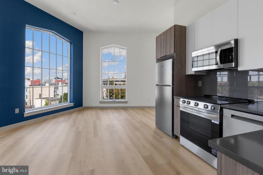 689 N Broad Street - Photo 2