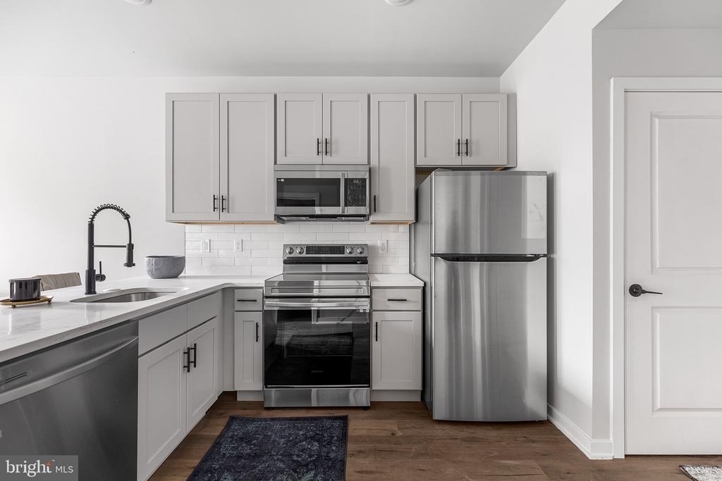 5542 Ridge Avenue - Photo 2