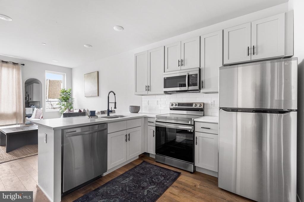 5542 Ridge Avenue - Photo 3
