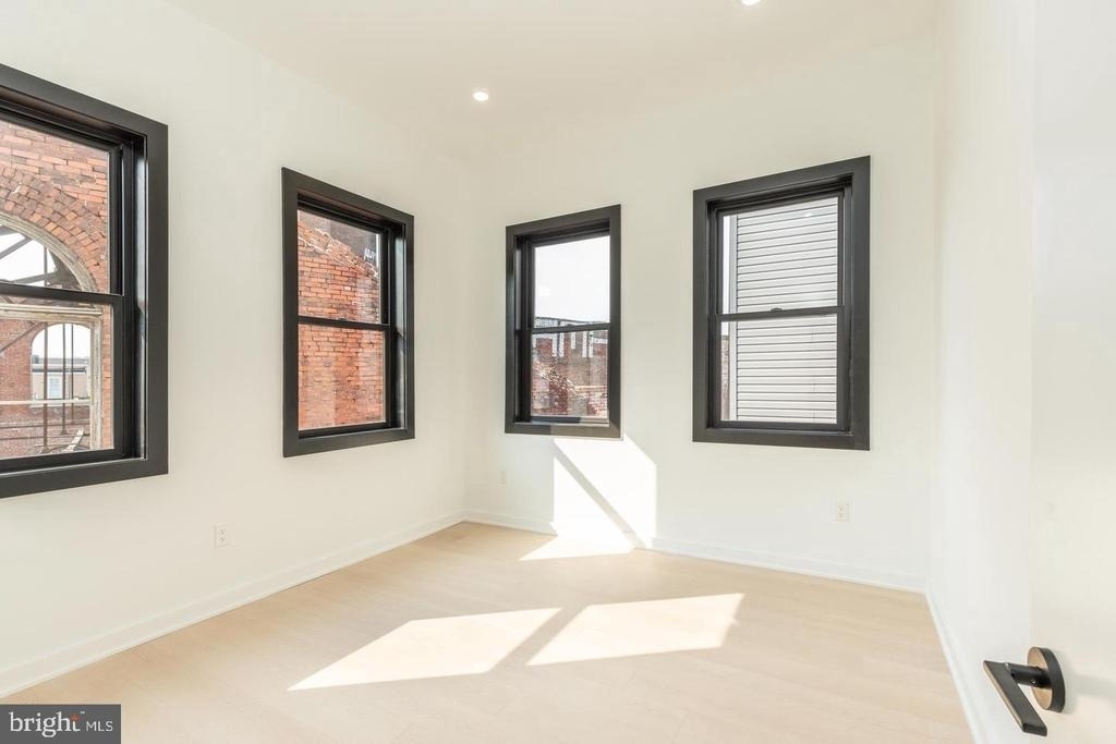 2414 Frankford Avenue - Photo 14