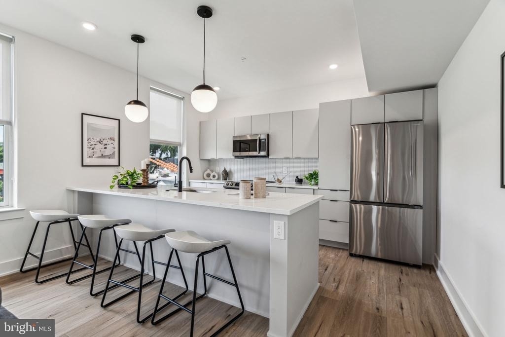 139 W Chelten Avenue - Photo 2