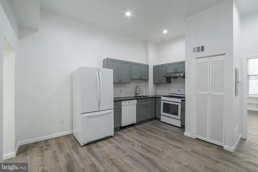 1726 Pine Street - Photo 0