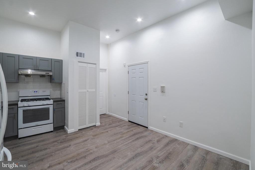1726 Pine Street - Photo 2