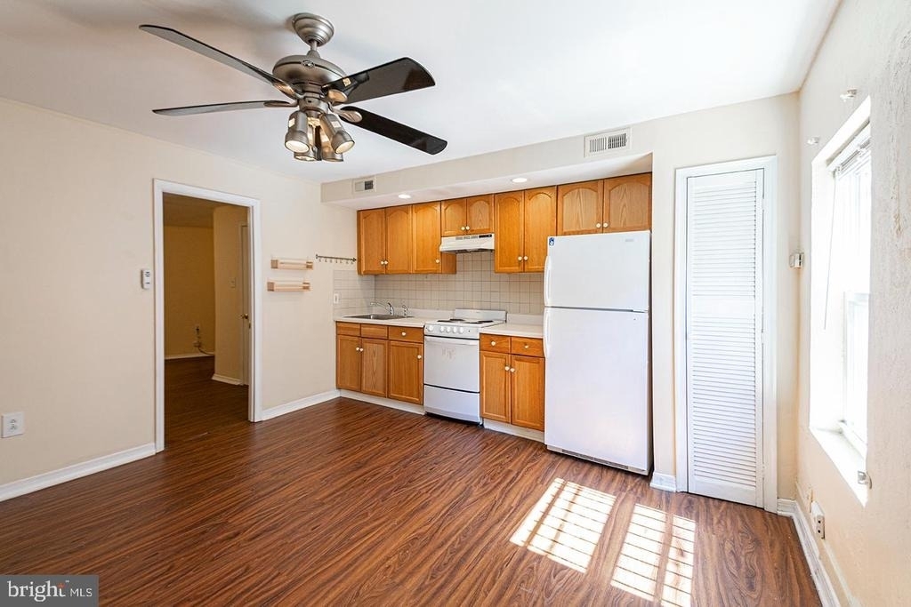 1635 E Passyunk Avenue - Photo 0