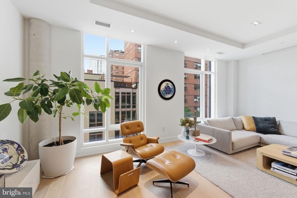 2108-10 Walnut Street - Photo 2