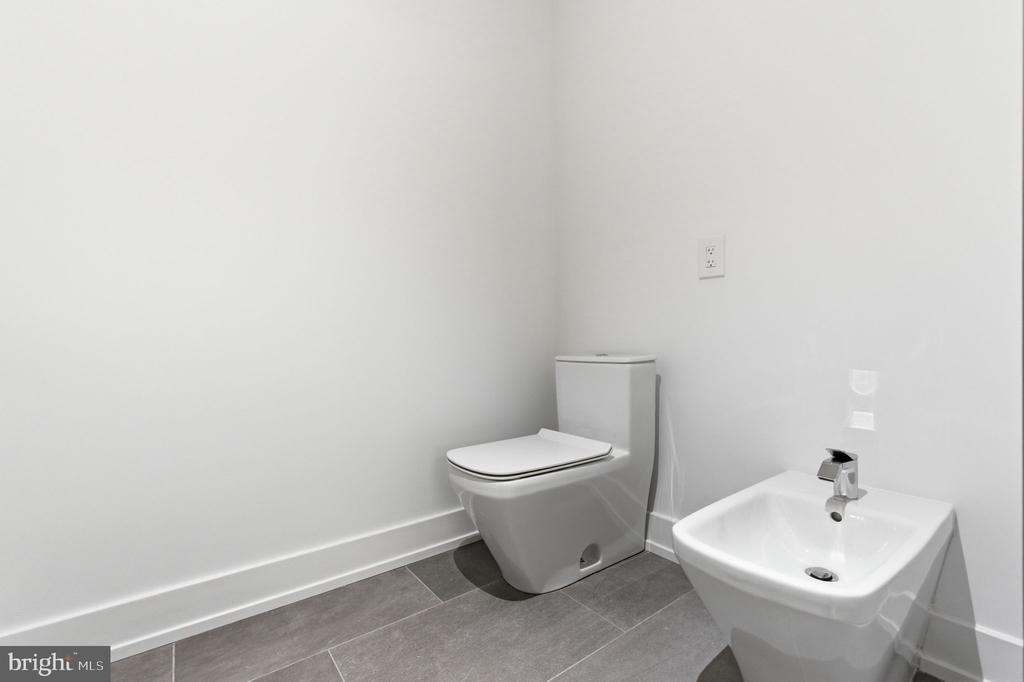 2108-10 Walnut Street - Photo 20