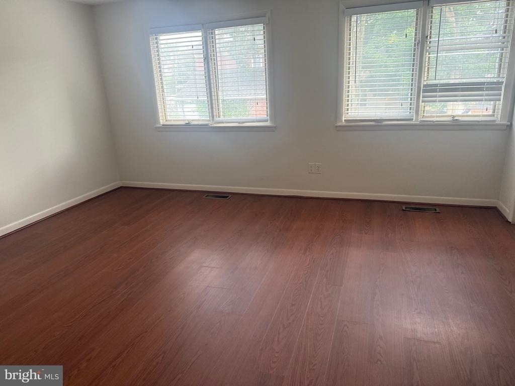 113 Montrose Avenue - Photo 18