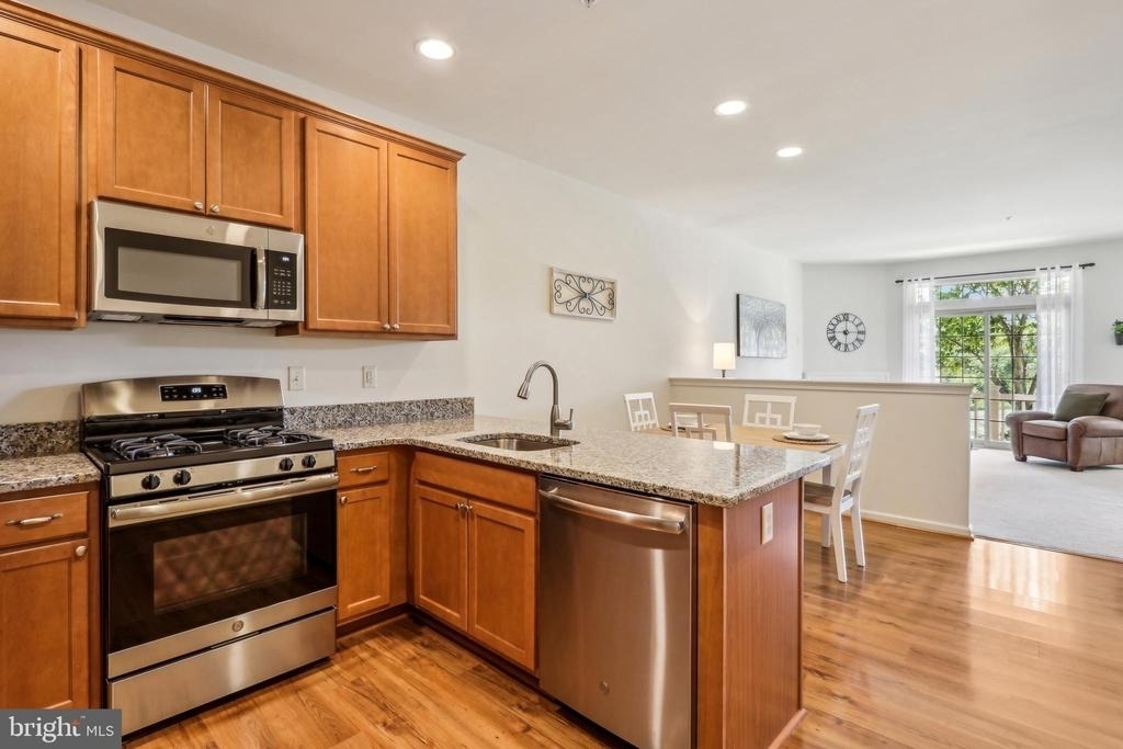 302 Summer Court - Photo 3