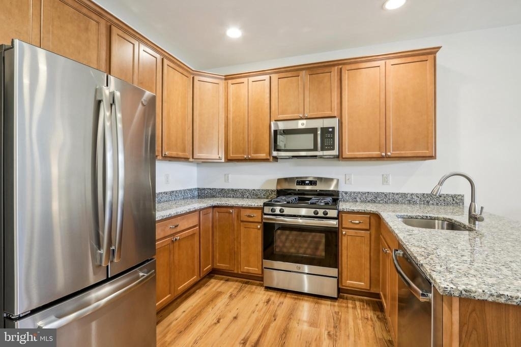 302 Summer Court - Photo 2