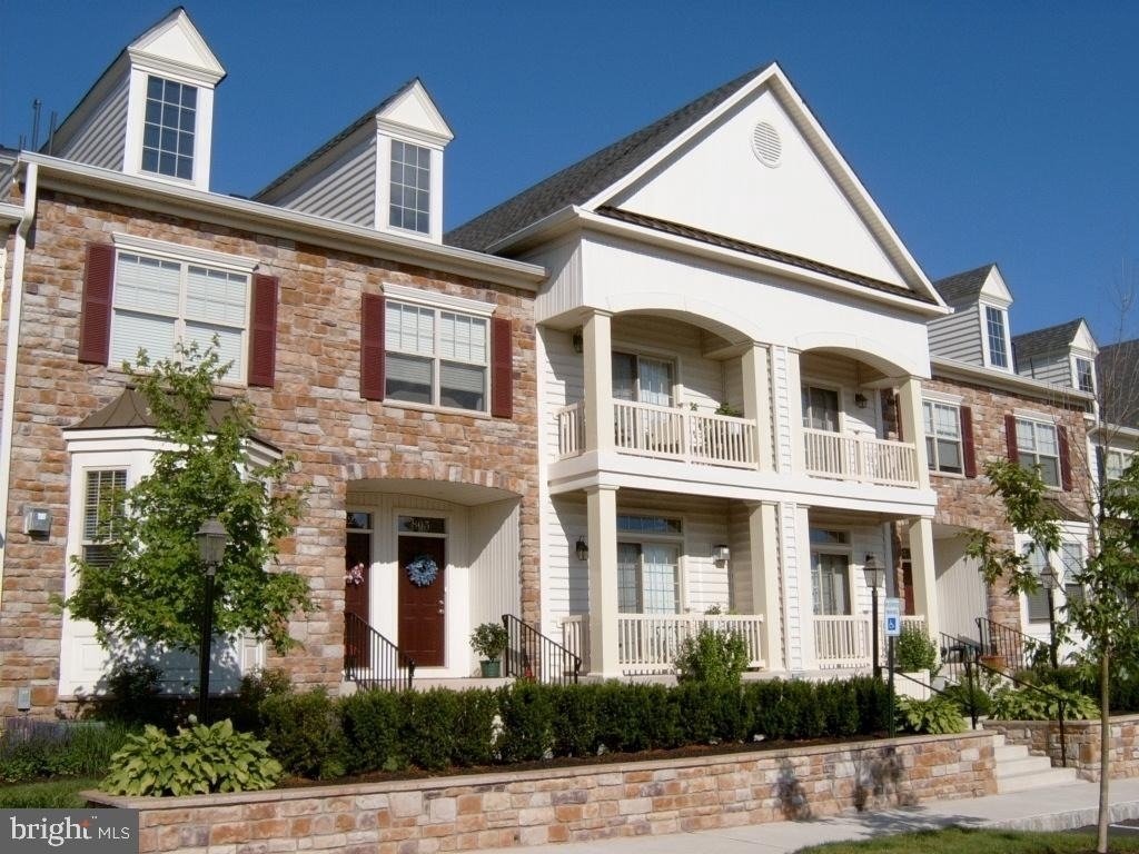 302 Summer Court - Photo 1