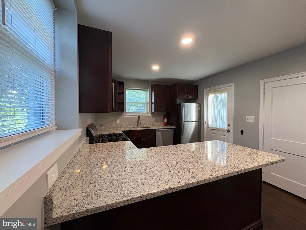 512 Jessamine Avenue - Photo 8