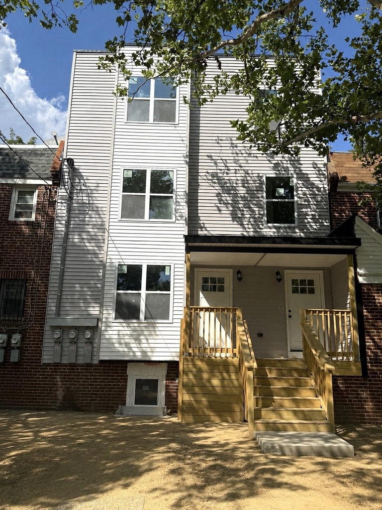 568 Pfeiffer Street - Photo 0