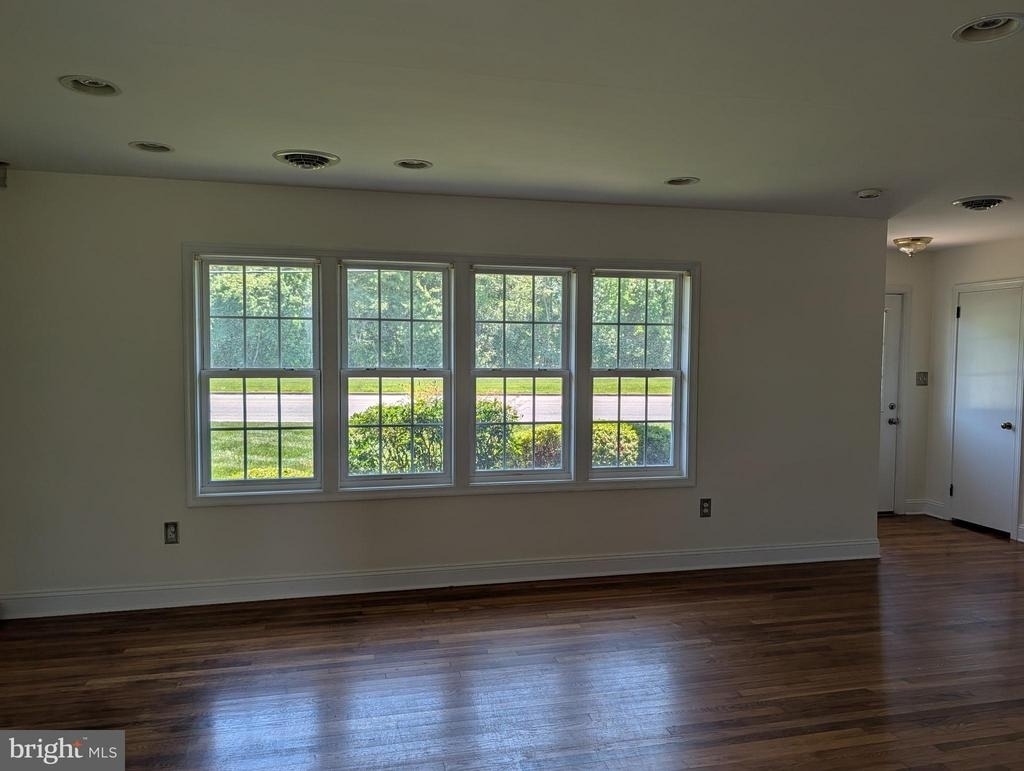 9005 Centreville Road - Photo 8