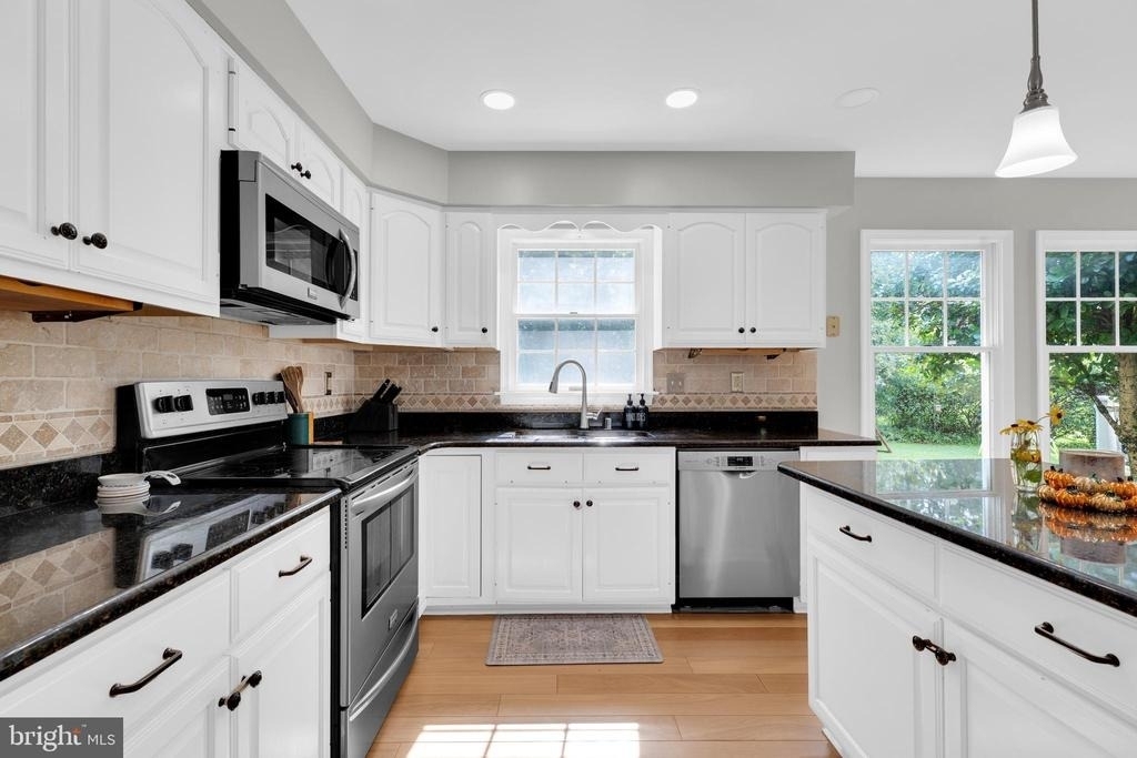 7707 Lake Glen Drive - Photo 4