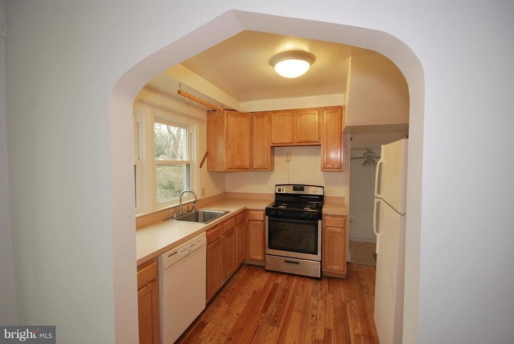 9105 Wire Avenue - Photo 7